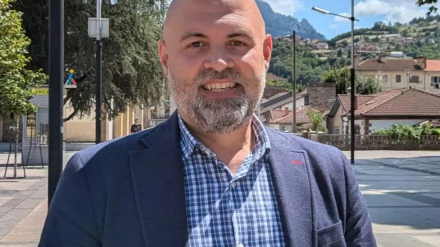 Roberto Vázquez, portavoz de Foro en Laviana: "Sin recibir nada a cambio, no sé si a Laviana le favorecería ser parte de Redes"