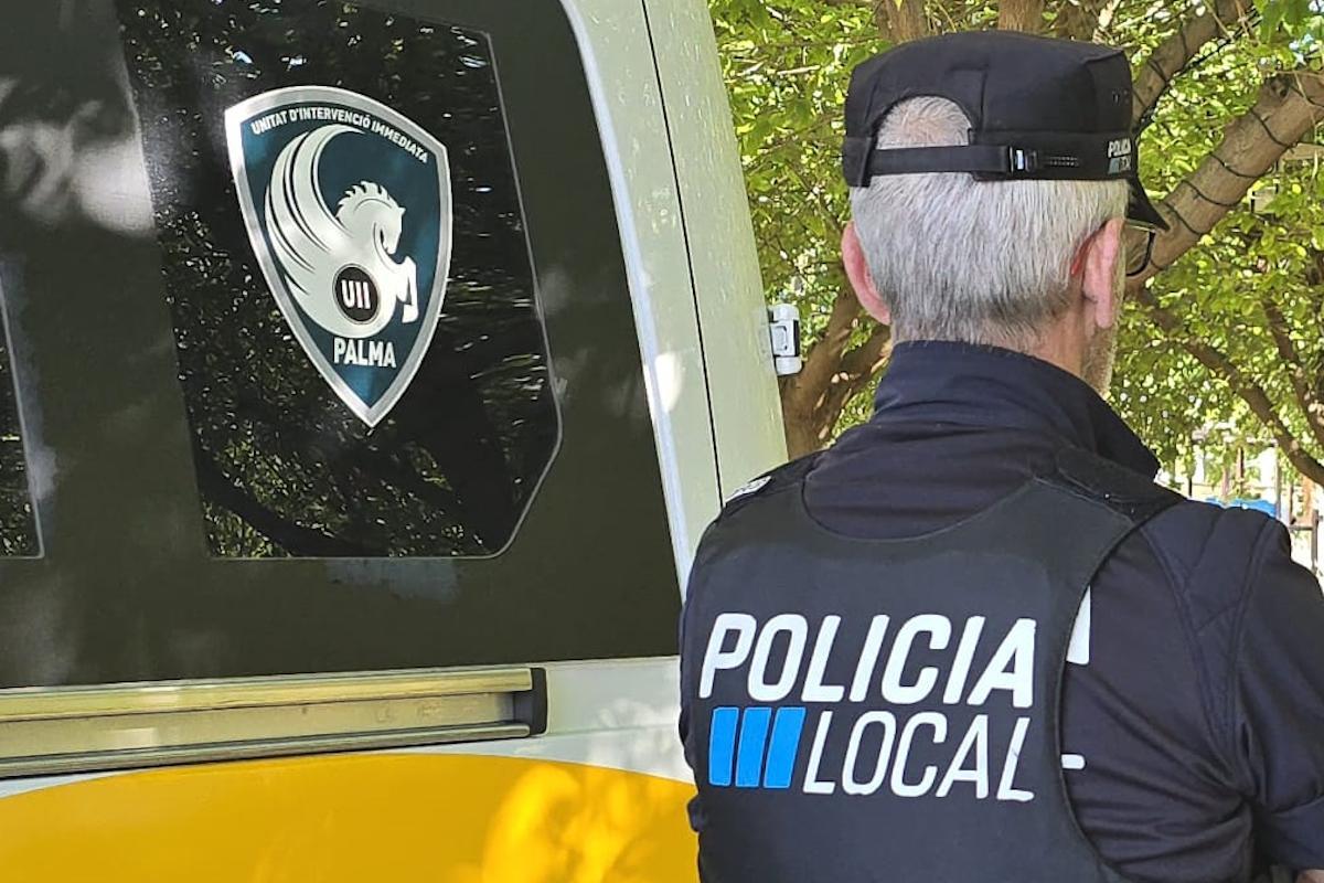 Un agente de la Unidad de Intervención Inmediata (UII) de la Policía Local de Palma.