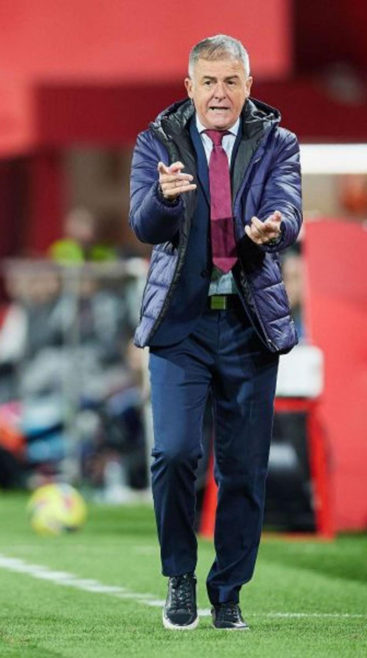 Lucas Alcaraz da instrucciones en Anduva. | LALIGA