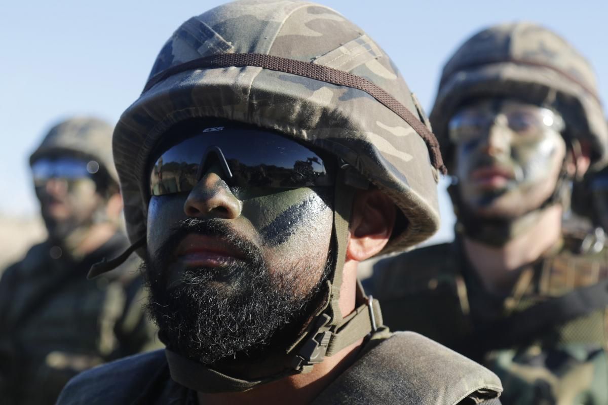 Maniobras de la brigada Guzmán el Bueno antes de su despliegue en Letonia