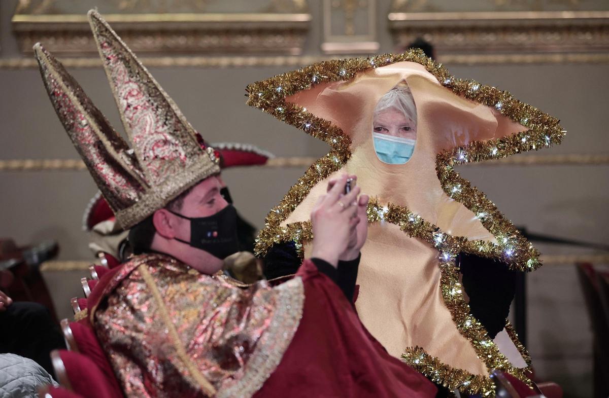 Los disfraces de los asistentes de la Lotería de Navidad