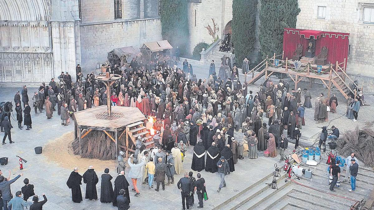 Una escena del rodatge a la plaça dels Apòstols, a tocar de la catedral.