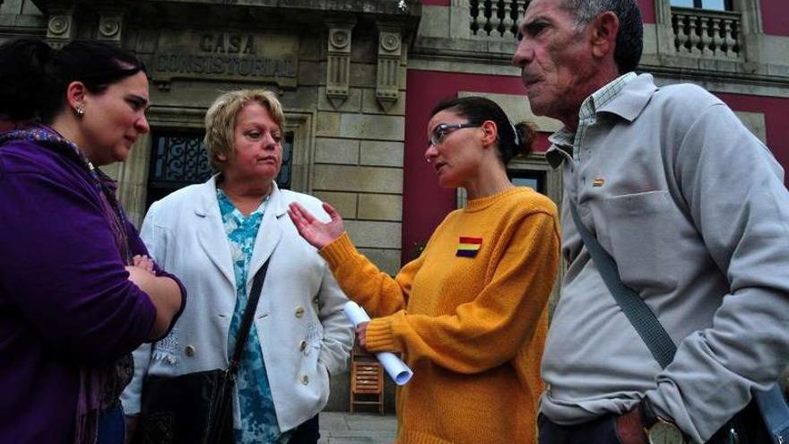 Carrera, con representantes de la plataforma del IBI, Boa Vida y de los emigrantes retornados.