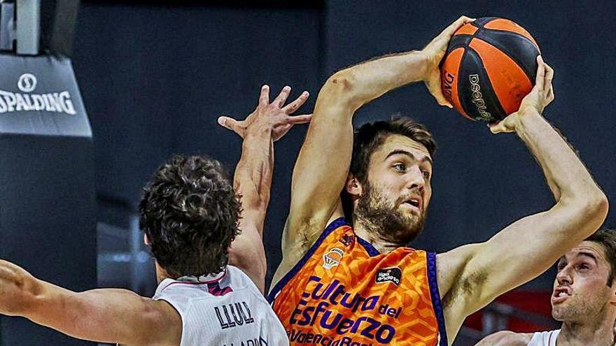 Mike Tobey, ante el Real Madrid en el último playoff.