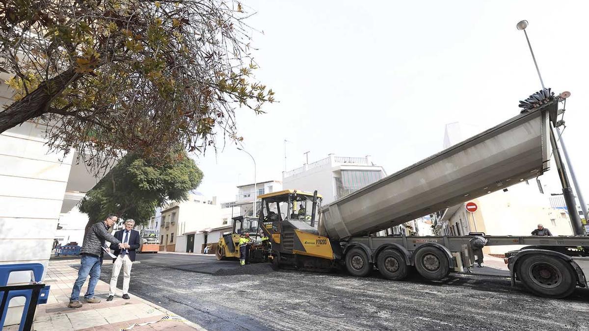 El Ayuntamiento acomete trabajos de asfaltado en las calles Guadalajara y San Miguel de San Pedro Alcántara