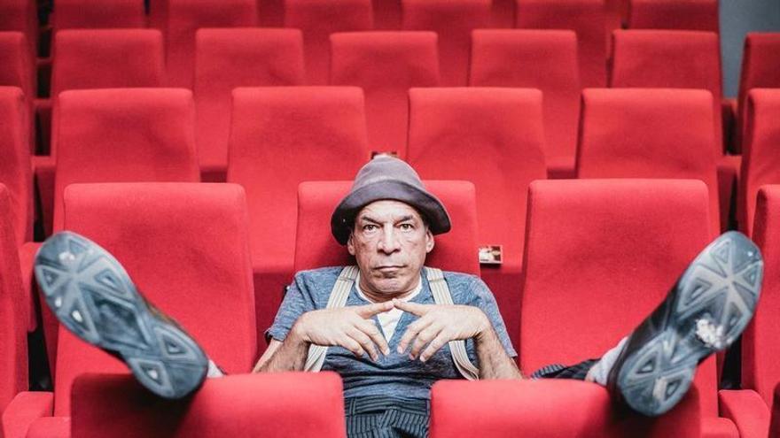 Peter Shub (payaso, 69 años):  «El clown nos permite reírnos de  lo que nos da miedo mostrar»