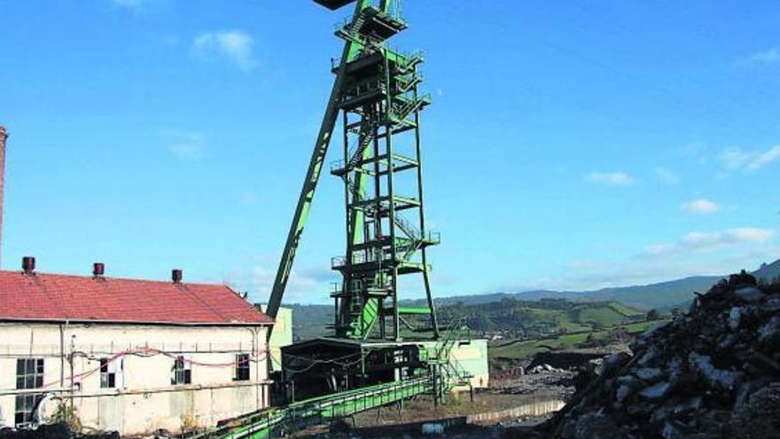 Castillete número dos de Mina La Camocha, por cuyo achatarramiento pujan las empresas.