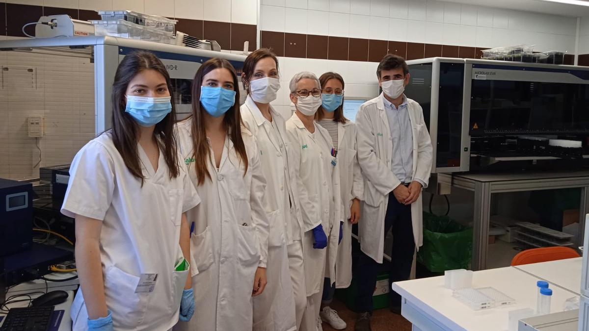 El equipo del Laboratorio de Genética del hospital Clínico.