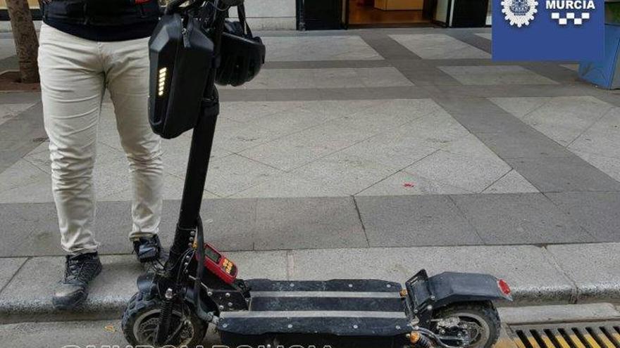 Multa de 500 euros por ir en un &quot;ciclomotor con apariencia de patinete eléctrico&quot;