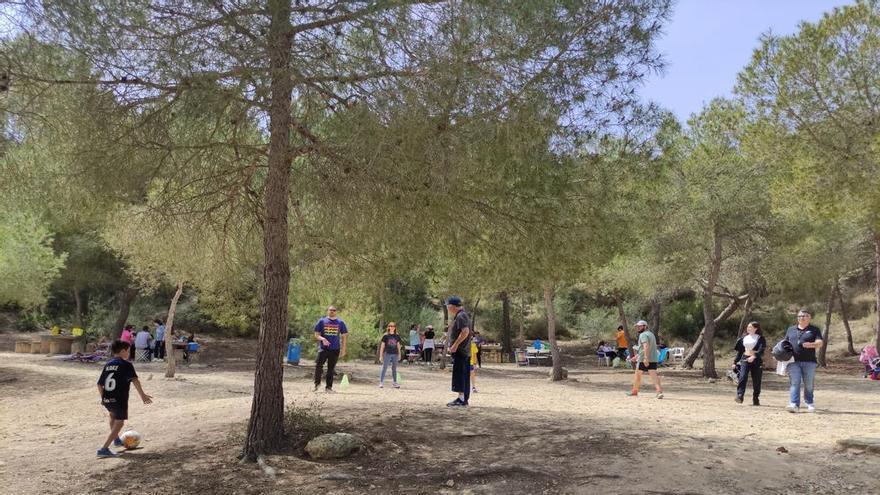 Día de Mona de Lunes de Pascua en el paraje municipal de la Pinada de Pinar de Campoverde de Pilar de la Horadada