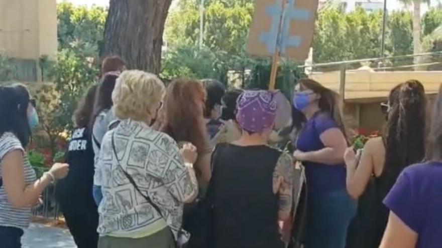 Agreden a feministas radicales en Murcia durante su protesta contra la Ley Trans