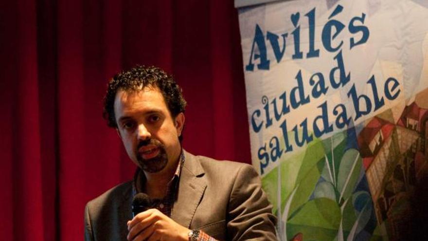 David Pérez Solís, ayer, durante la charla que ofreció en la Casa de Cultura.