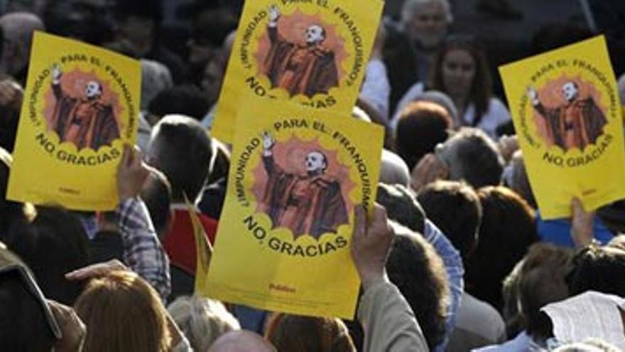 Argentina reta a España al reabrir el juicio al franquismo