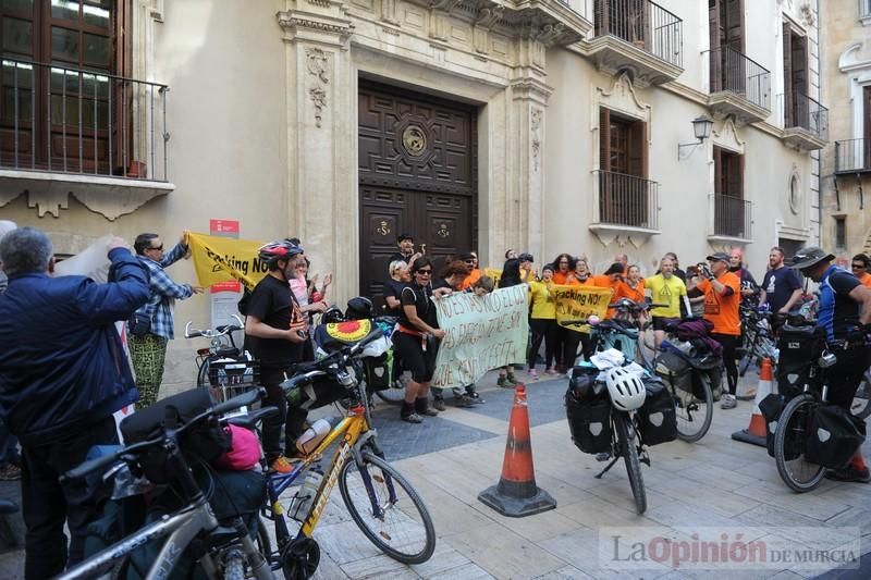 Protesta en bicicleta contra el fracking