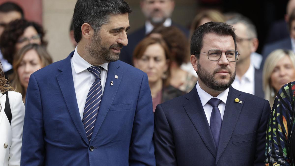 BARCELONA 26/09/2022 Política Ple del Parlament con la intervención del President Pere Aragonés. En la foto con Clara Vergés,  y Jordi Puigneró  antes de un minuto de silencio por la violencia machista   FOTO de FERRAN NADEU