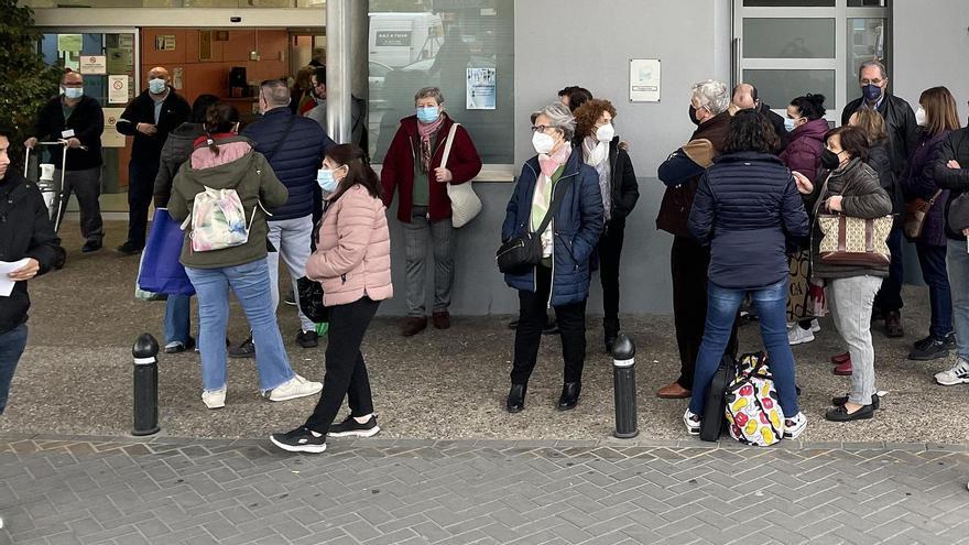 El Colegio de Médicos de Málaga defiende la obligatoriedad de las mascarillas en centros sanitarios