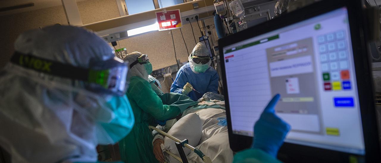 UCI - Covid del Hospital Povisa el pasado mes de abril