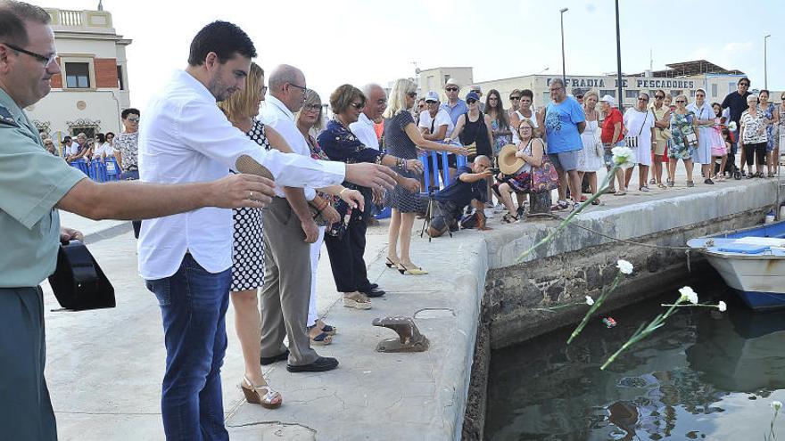 Momento de la multitudinaria misa, ayer, en honor a la Virgen del Carmen.