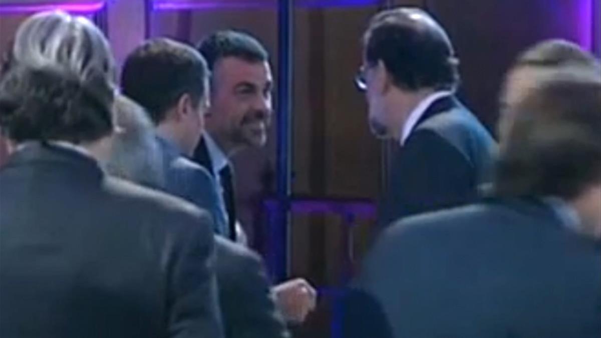 Santi Vila saluda a Rajoy en los premios de Foment.