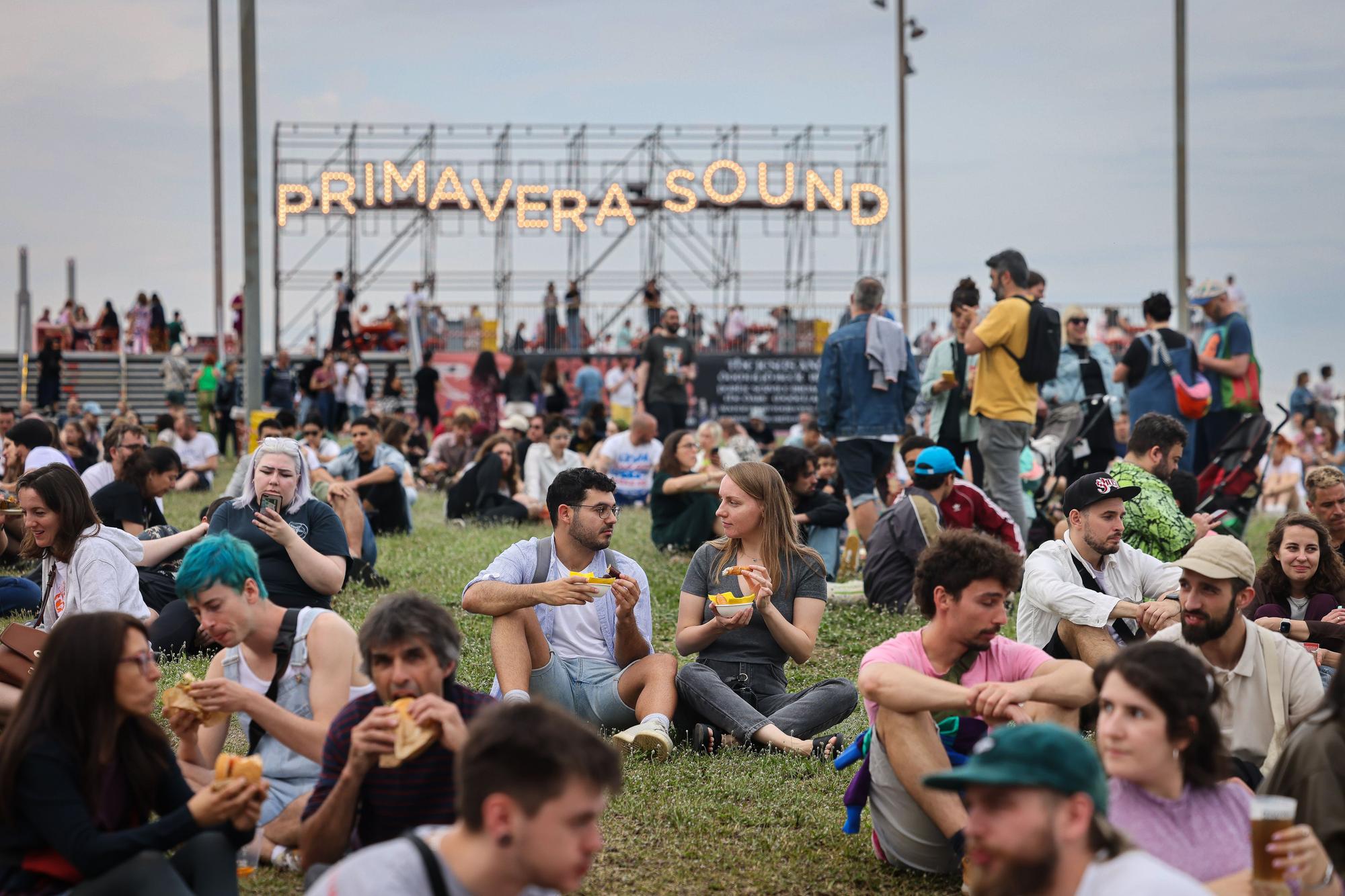 Públic accedint al Primavera Sound 2023 durant la jornada inaugural