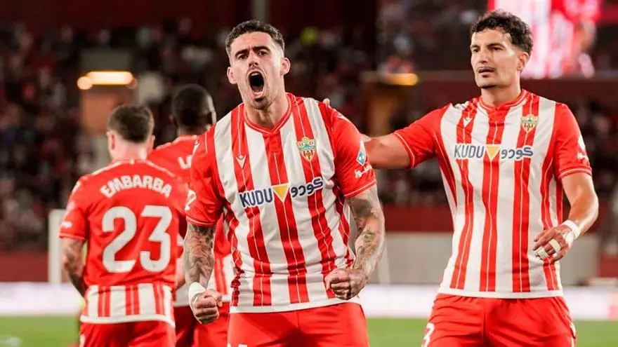 El Almería tumba al Mirandés y se encamina hacia el ascenso