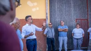 Vecinos de La Gallega rechazan la construcción junto a sus casas de una gasolinera: "Nos van a poner una bomba"