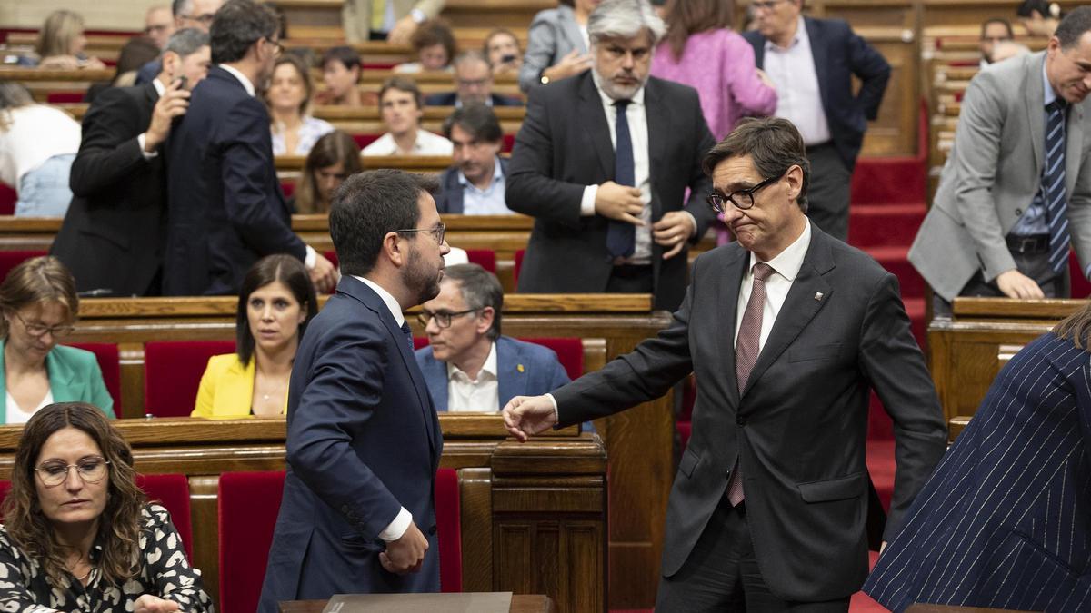 Pere Aragonés, Salvador Illa y Albert Batet, durante un pleno del Parlament