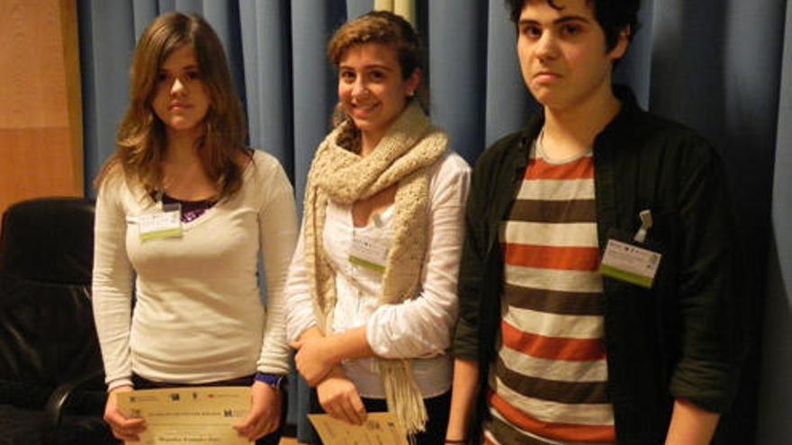 Los vencedores de la Olimpiada Gallega de Biología que ayer se celebró en el campus fueron las viguesas Alejandra Fernández y Carmen Elisa Espinosa y el coruñés Pedro Valledor.