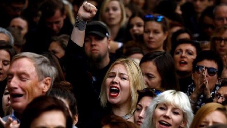 Protesta de dones poloneses contra el projecte de llei per prohibir l&#039;abortament