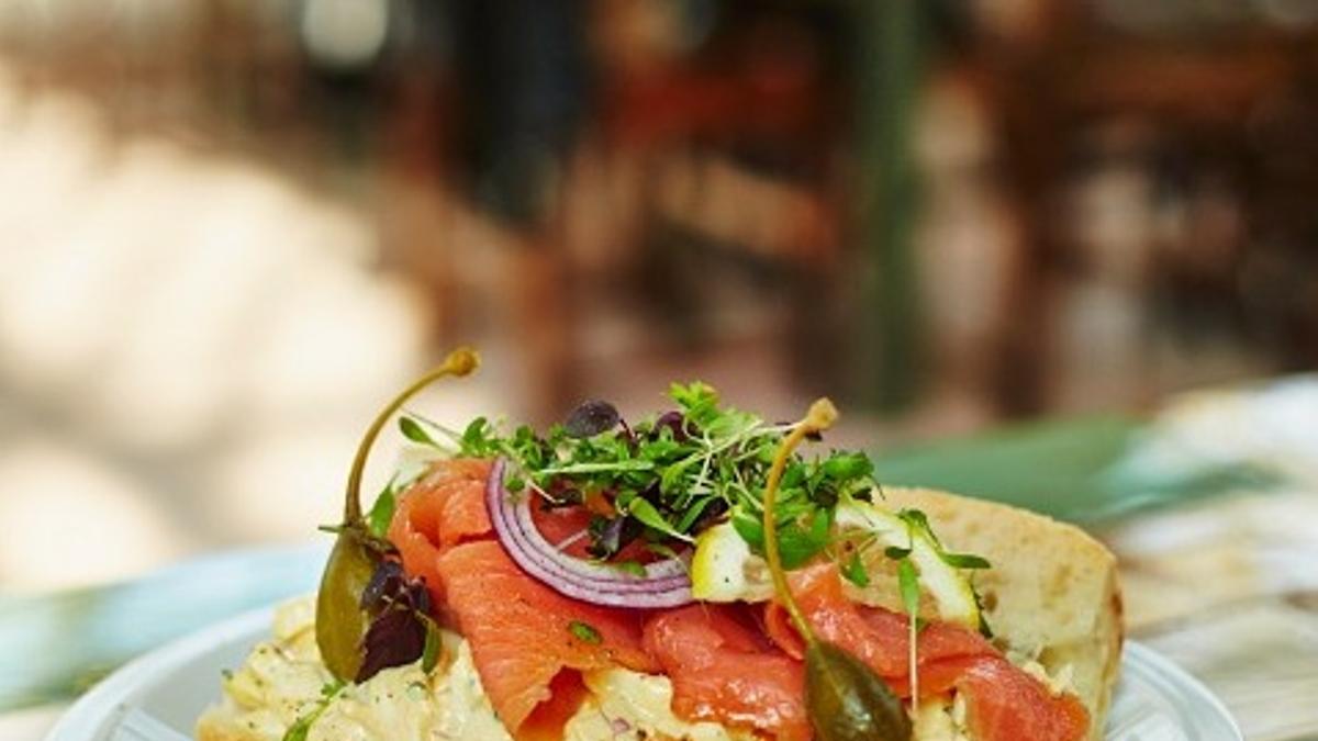 Comida de restaurante para llevar a casa