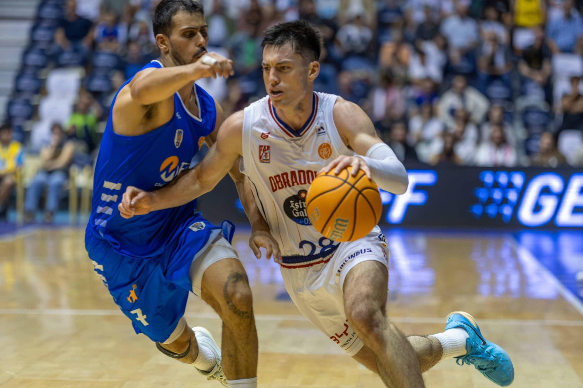 El Obradoiro ejerce de 'grande' para ganar al Melilla