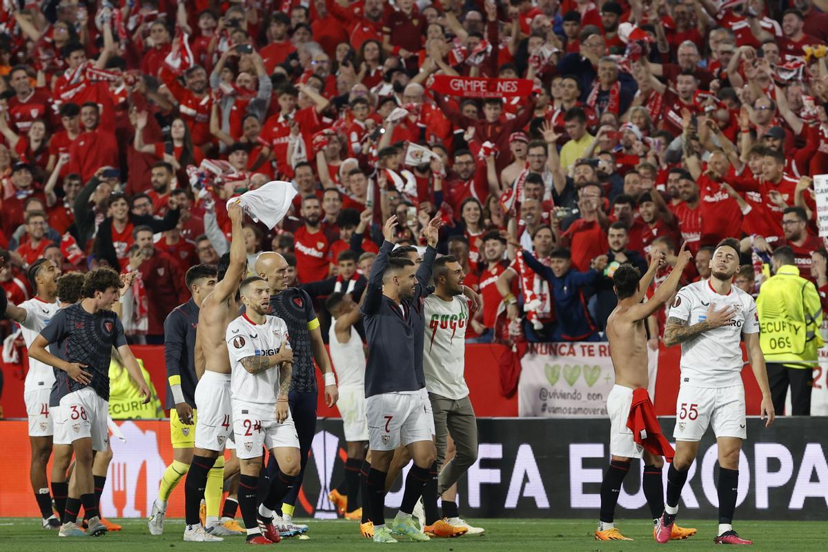 ¡Espectacular! Así celebraron los jugadores del Sevilla el pase a la final de la Europa League