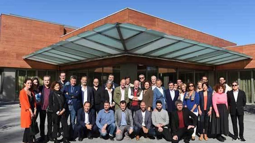 Los asistentes a la asamblea y el seminario de Ópera XXI en Oviedo.