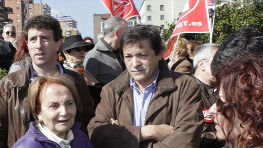 Javier Fernández dice que PP y Foro son una &quot;pinza&quot; contra los trabajadores