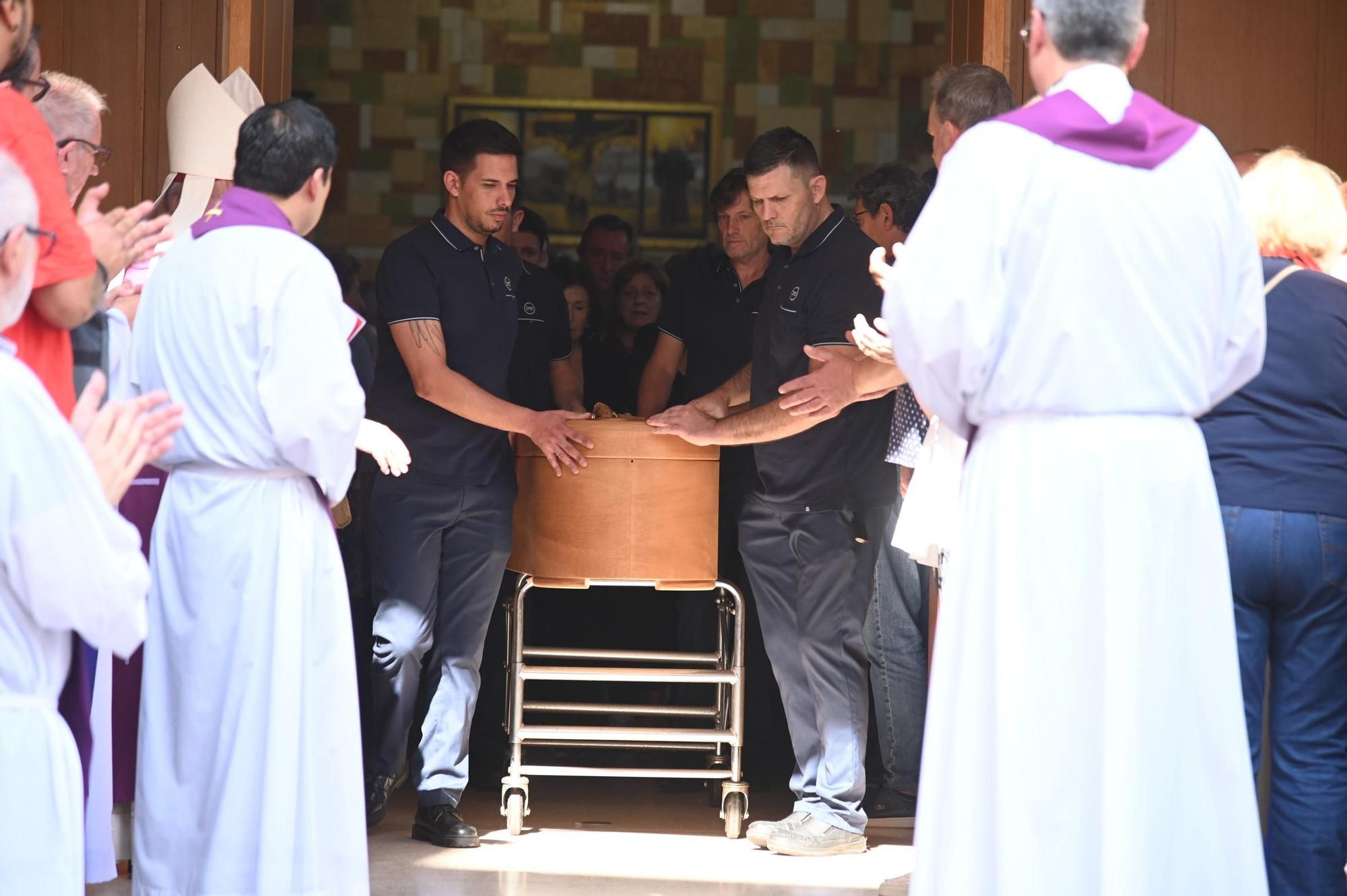 La imágenes del emotivo funeral de mosén Guillermo Sanchis, Hijo Adoptivo de Vila-real