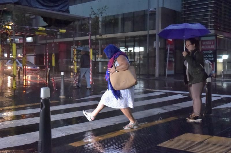 19-10-2018 LAS PALMAS DE GRAN CANARIA. Lluvia en la ciudad. Fotógrafo: ANDRES CRUZ  | 19/10/2018 | Fotógrafo: Andrés Cruz