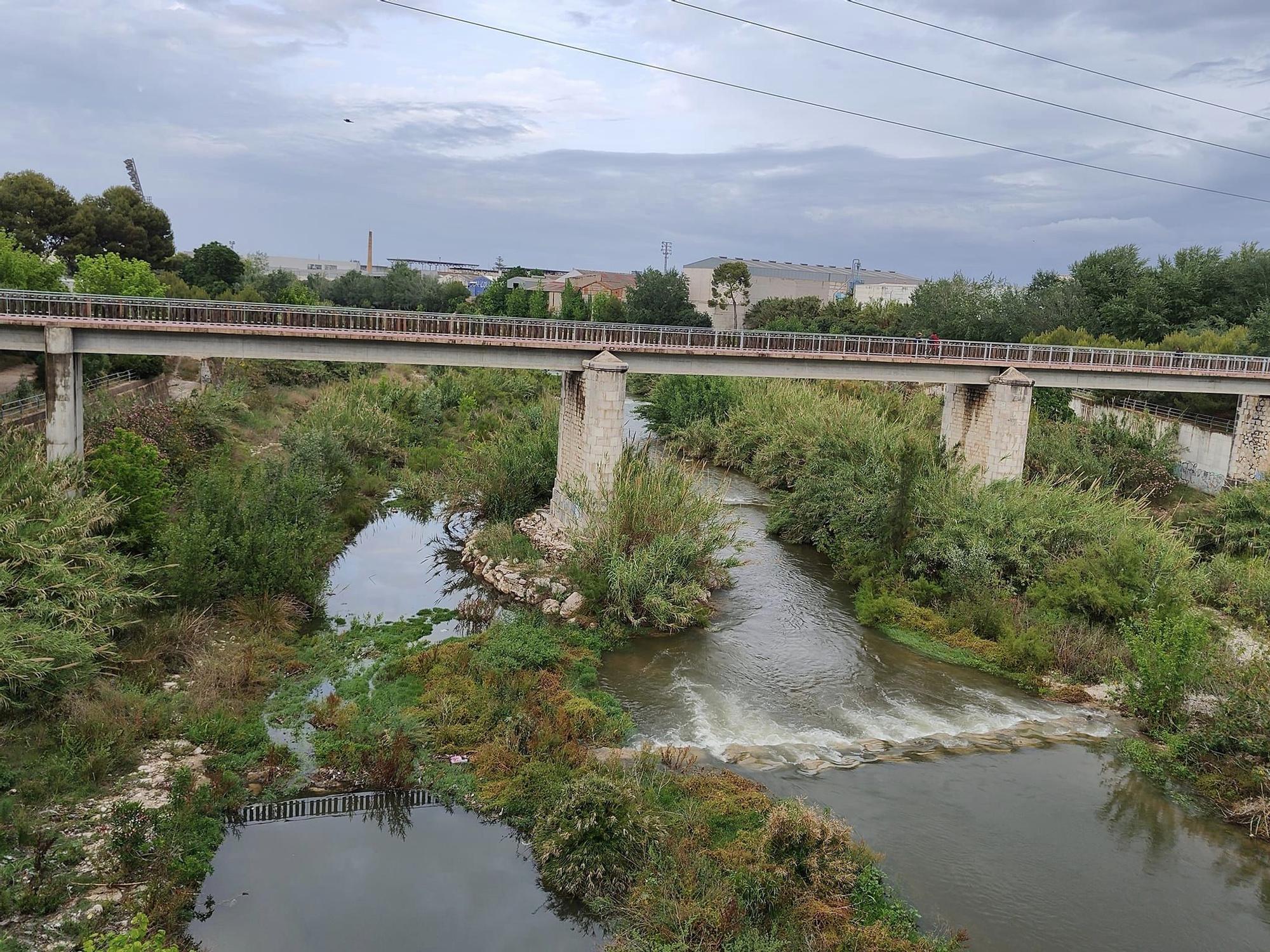 Así baja el río Serpis en Gandia tras las intensas lluvias