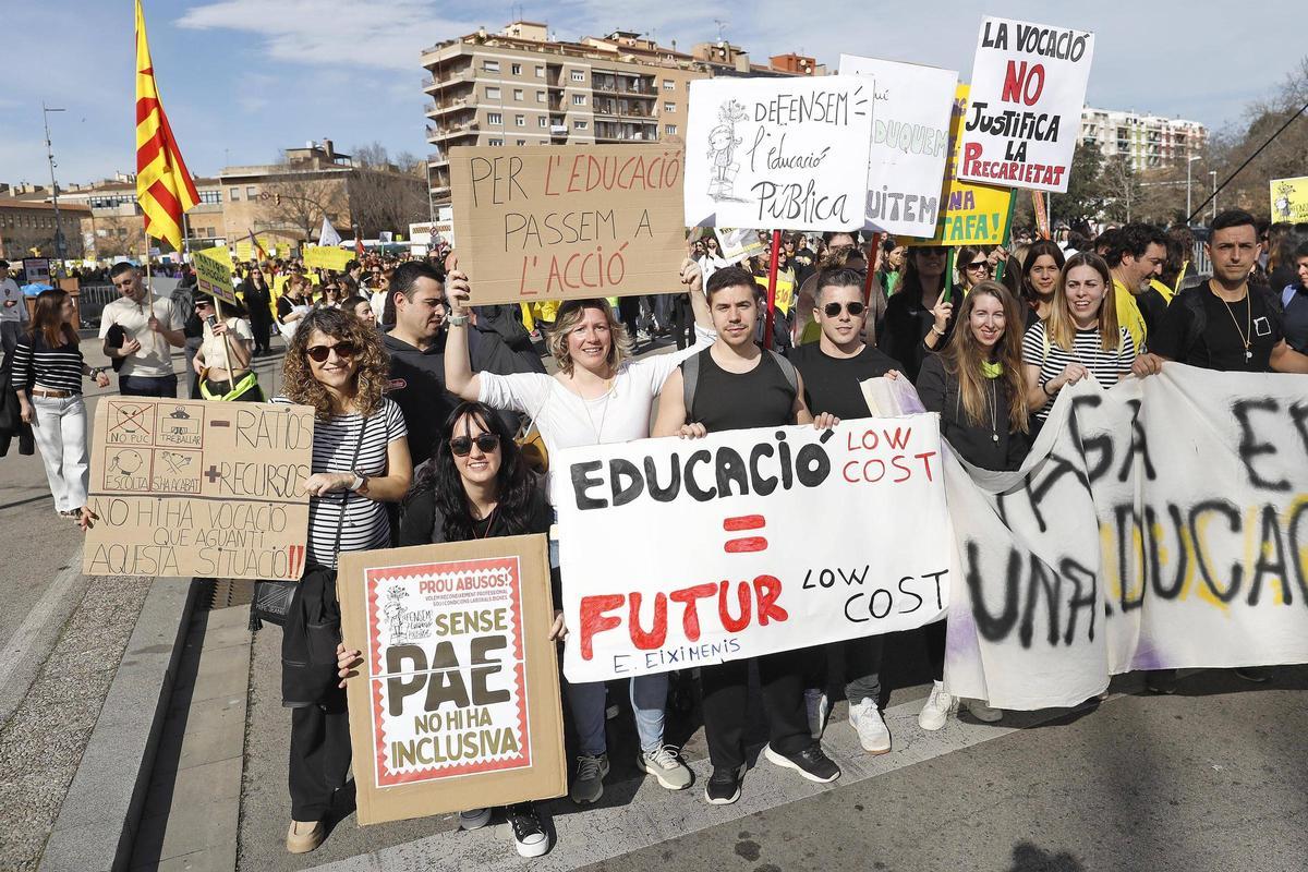 Les fotos de la manifestació dels professors gironins per reclamar millores laborals i salarials