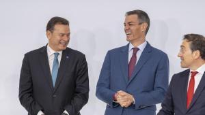 Luís Montenegro, Pedro Sánchez y Jose Manuel Albares durante la Cumbre Ibérica