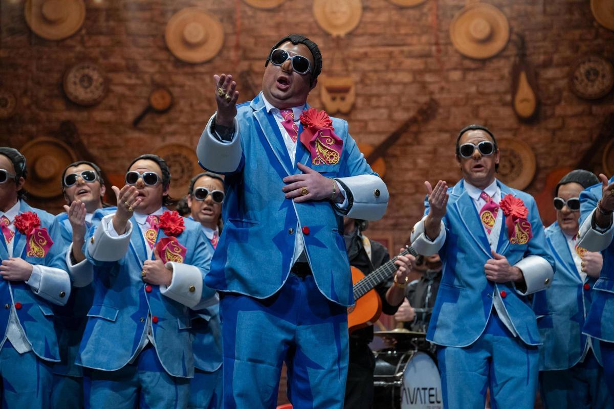 Actuación de la murga Gitano y de Badajó