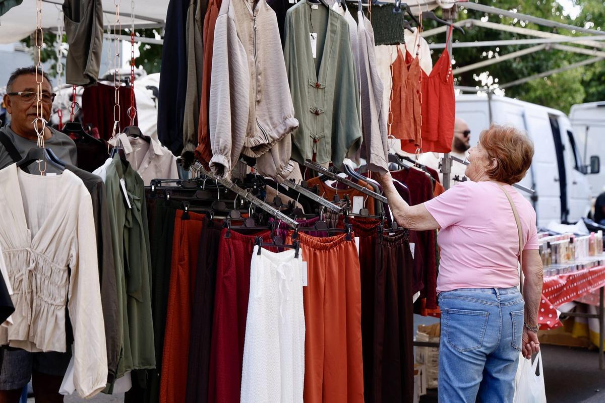 Gran expectación en un renovado mercadillo de Sector Sur