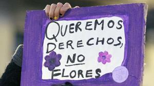 Una mujer en una manifestación del 8-M, ayer en Valencia.