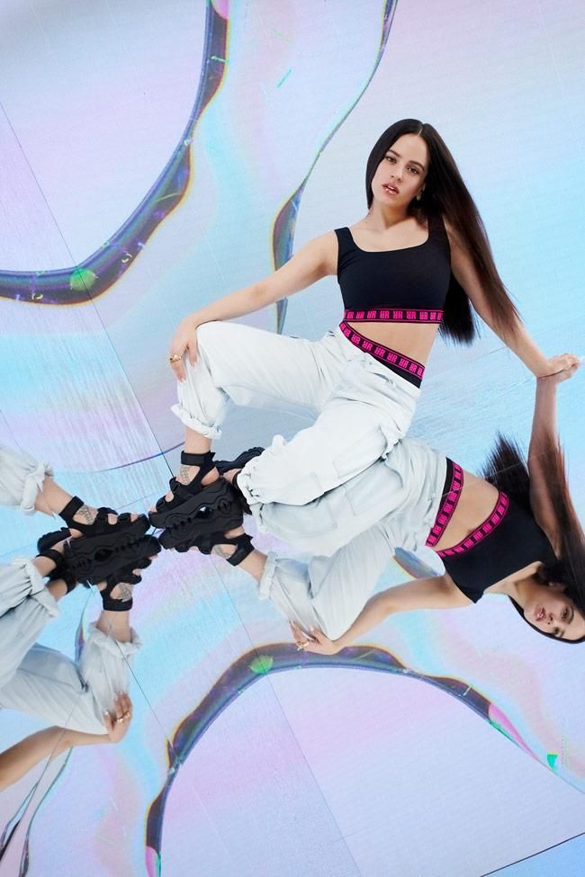 Otro de los conjuntos de la colección de Rosalía para Pull&Bear