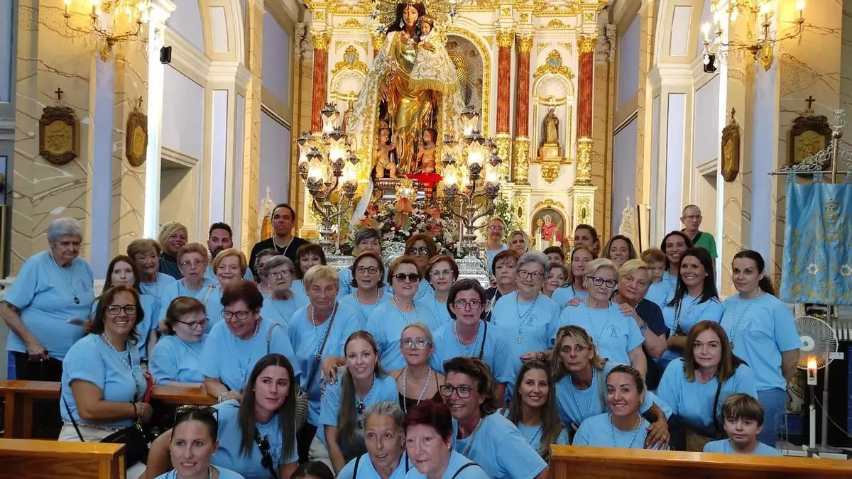 Albalat dels Tarongers se vuelca con la visita de la "Peregrina"