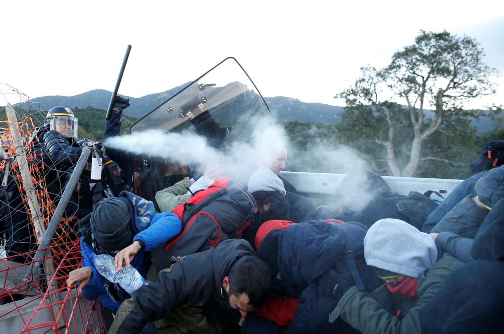 La Gendarmeria francesa retira els manifestants de