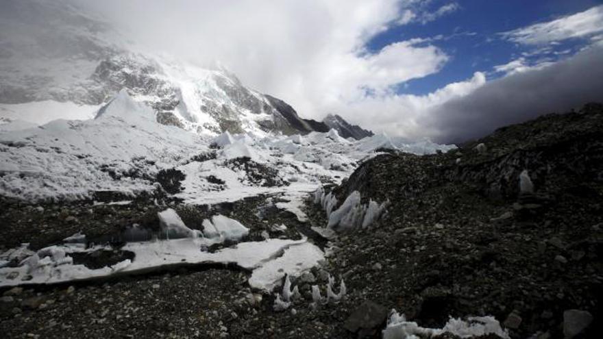 Se eleva a diez la lista de montañeros asturianos atrapados en Nepal