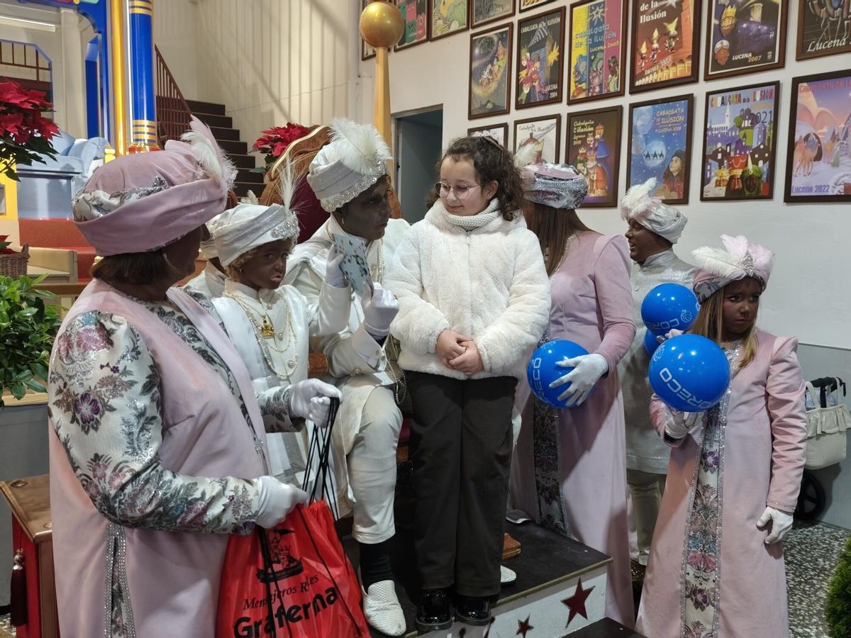Ilusión infantil con los Magos en Lucena