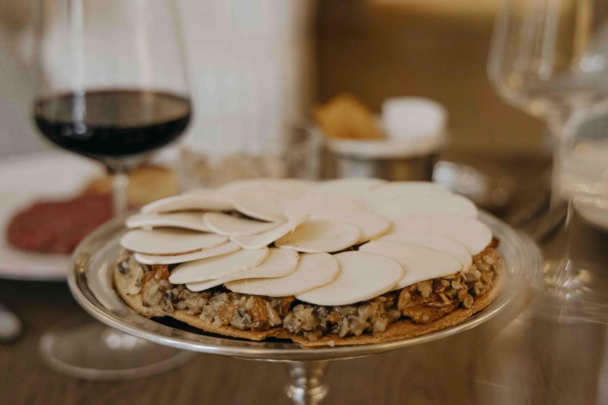 Una deliciosa tartaleta de champiñones y setas, receta del chef Mario Vallés, asesor de El Patio de Claudio, en el Hotel Único.