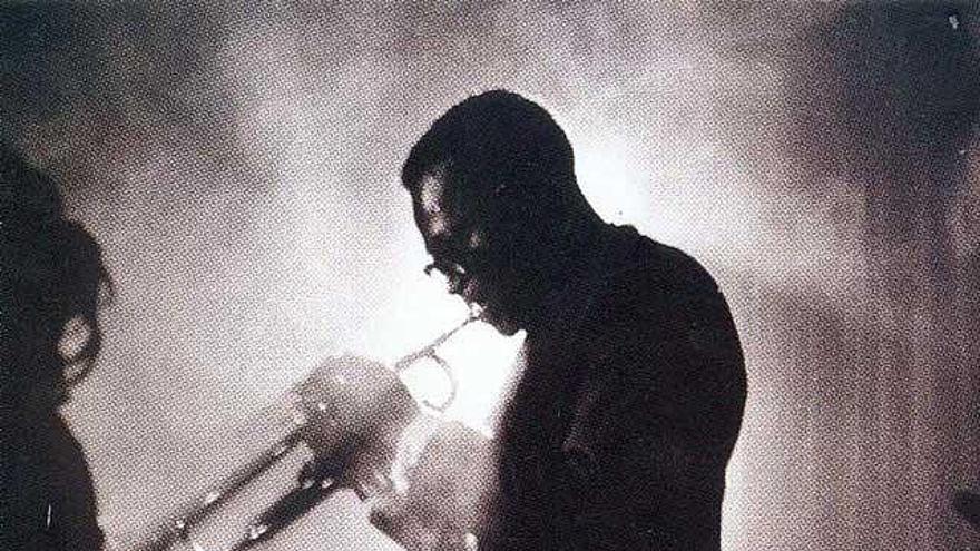 El músico Miles Davis en su juventud.