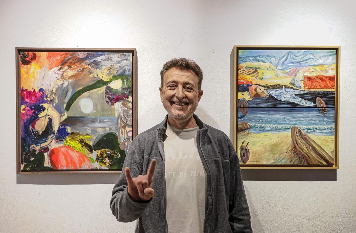 El célebre músico, Manolo García, exhibe sus pinturas por primera vez en Mallorca